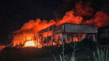 Un incendio destruyó la fábrica de chacinados Cagnoli