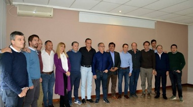 Intendentes del PJ le reprochan "la crisis" a Vidal