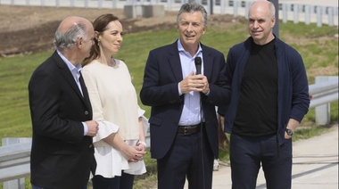 Macri inauguró un nuevo puente entre Lanús y CABA