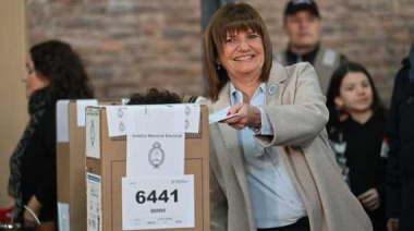 Con blooper incluido, Bullrich votó y pidió más diputados y senadores