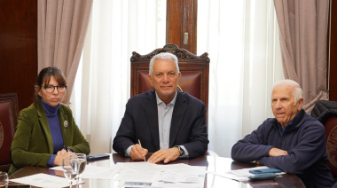 Julio Alak firma acuerdo con la UOM para construir un nuevo barrio de 66 viviendas en Villa Garibaldi