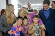Magario pide “llenar las urnas de votos” para Fuerza Patria con críticas a Milei