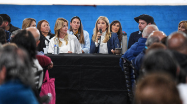 Verónica Magario llamó a votar contra Milei para “combatir la tristeza”
