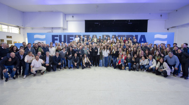 Kicillof encabezó una cumbre en Ensenada para unificar la campaña de Fuerza Patria