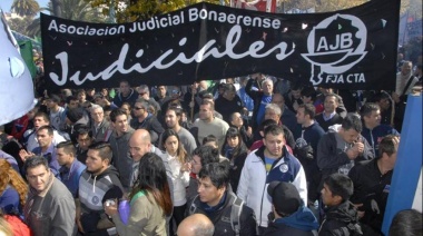 Los judiciales también piden reapertura de paritarias