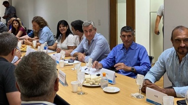 Atendió el teléfono: Kicillof reabre la discusión salarial con los estatales
