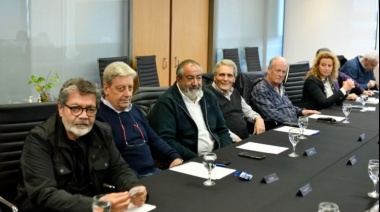A costa de Moyano, la CGT rechaza el paro general y se arrima a Milei