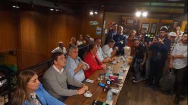 En modo campaña, Gerardo Morales desembarcó en La Plata