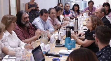 Kicillof retomó la discusión salarial y ofertó 9% en dos cuotas a los docentes