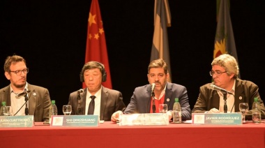 Bianco afianza negocios con China y asegura: “Milei tiene una política exterior ideologizada”