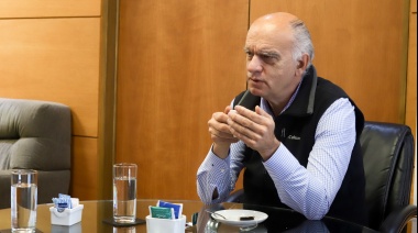 Grindetti va por la reducción del gasto público y el congelamiento de la planta política