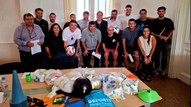 Hourcade entregó material deportivo para los clubes del distrito