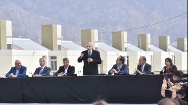 Fernández se metió en la campaña y trató de "negacionista" a Milei
