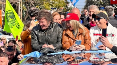 Milei y Píparo de caravana hasta la casa de Kicillfof