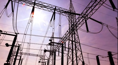Milei mete mano en los servicios y prorroga la emergencia energética