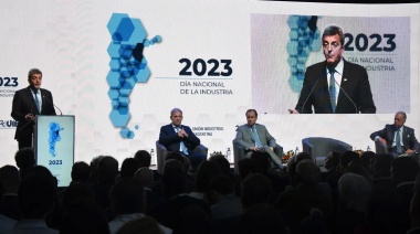 Con propuestas en mano, Massa y Milei exponen frente a los empresarios de la UIA