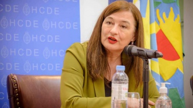 Díaz cargó contra el Gobierno por cerrar 13 programas: “Habrá que ver qué quieren tapar”