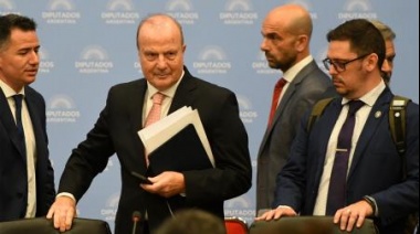 Con un gabinete en crisis, Milei echó un ministro clave en su armado