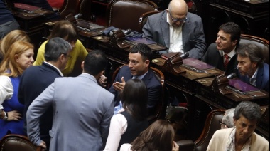 Jubilaciones: Los radicales se dividen y pueden ser el salvavidas del veto de Milei