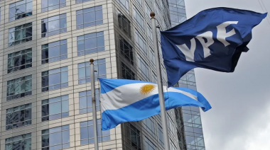 Problemas con la motosierra: MIlei cedió y no privatizará YPF