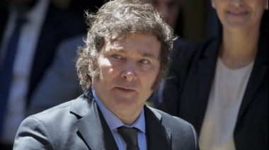 Ni el bombardeo mediático ni la indignación por Alberto tapan la crisis de Milei
