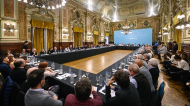 Kicillof: "El 23 estaremos defendiendo una provincia universitaria, científica y tecnológica"