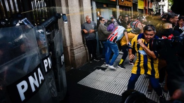 Bullrich lo hizo de nuevo: Brutal represión a jubilados e hinchas de fútbol