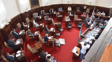 El peronismo pide explicaciones a Garro y convocó a una Sesión Especial