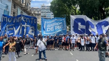 Los movimientos sociales salen a la calle para bancar a Massa