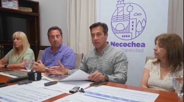 La motosierra empezó por él: Intendente redujo 50% su sueldo