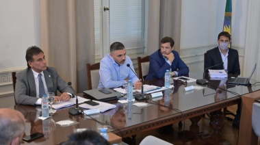 Girard atiende el llamado de la oposición y baja a la Legislatura para analizar la política tributaria