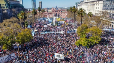Multitudinaria marcha en apoyo a CFK