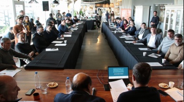 Provincia apunta a potenciar la industrialización del sector de la producción de muebles