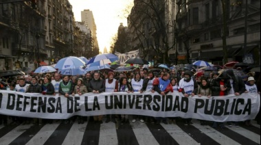 Milei vuelve a arremeter contra las universidades con cuatro DNU clave