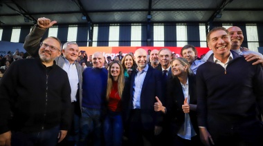 Larreta de campaña: Foto con Morales y propuestas en mano