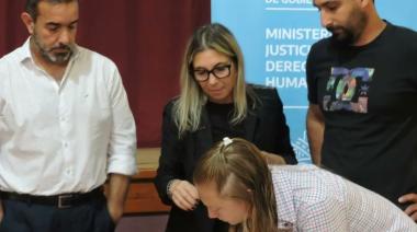 Castelli gestionó más de 90 escrituras para familias del municipio