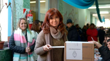Votó CFK:  “En este colegio votaba Néstor, es un lugar muy especial para mí ”