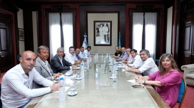Prenden los motores: Kicillof y Máximo se reunieron con intendentes