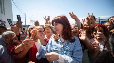 CFK suma millas en el Conurbano: Ahora apareció en el Lomas de Zamora