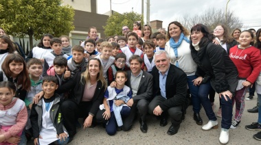 Chaves inauguró su natatorio municipal y adhirió al Programa Puentes