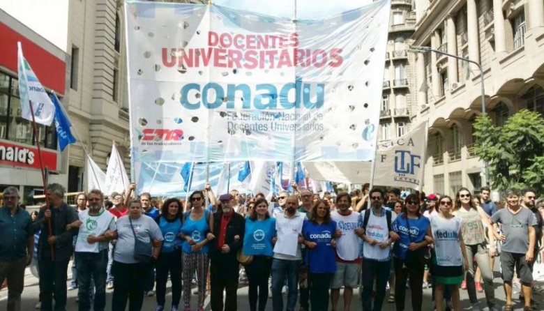 Sin aumento salarial, los docentes universitarios van un paro de 48 ...