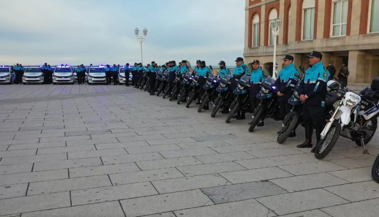 Diputada libertaria acusó a Kicillof de hacer campaña con móviles policiales que no entregó