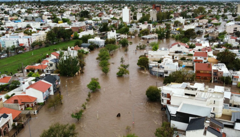 Kicillof prorrogó la emergencia en Bahía Blanca tras el veto nacional de Milei