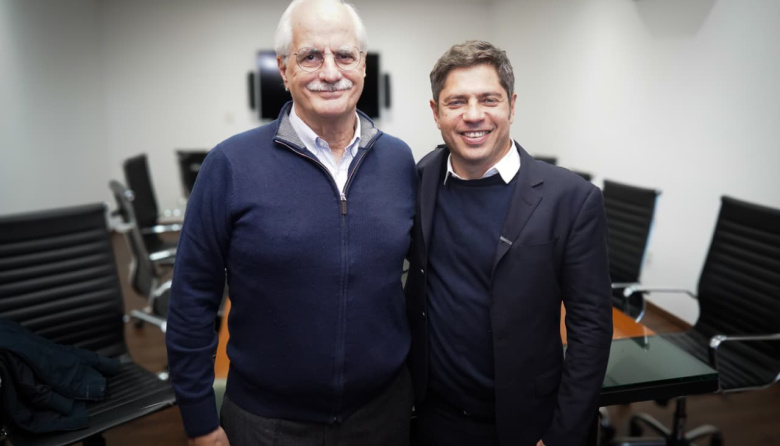 Kicillof defendió el debate interno del peronismo y criticó al gobierno de Milei como un “títere”