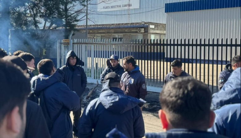 Cierre de una fábrica de motos en Campana: denuncian despidos masivos y el “silencio” del intendente Abella