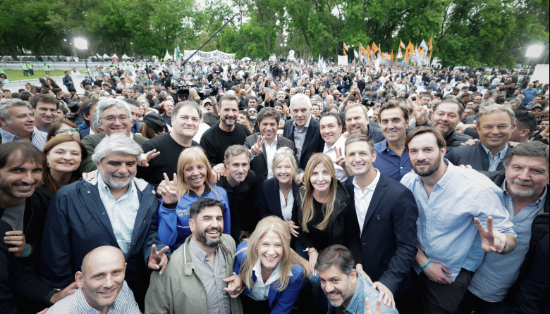 Kicillof destacó el desdoblamiento y llamó a “redoblar esfuerzos para ganarle a Milei”