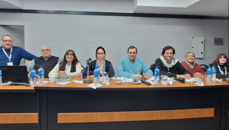 Teléfono para Kicillof: UDOCBA exige reabrir paritarias y “actualizar los salarios con urgencia”