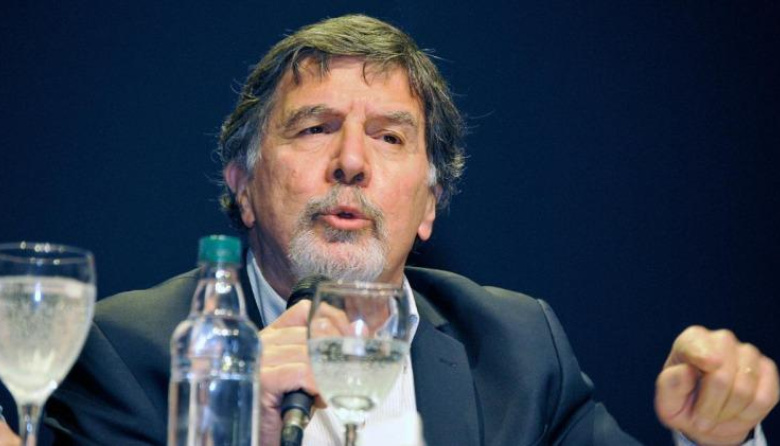 Sileoni apuntó contra Milei: "Abandona la educación bajo la bandera de la libertad"