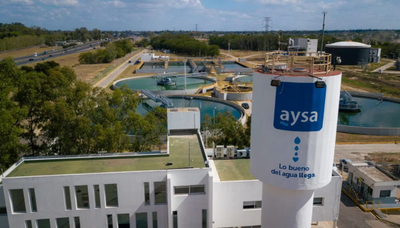 Avanza la privatización de AySA: Milei autoriza la suspensión del agua por falta de pago