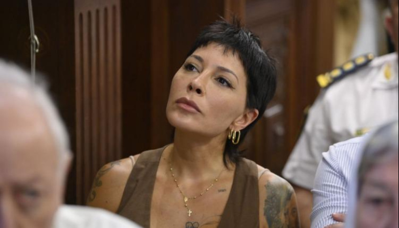 “Adolescente tardío”: Mendoza cargó contra Caputo por las tasas municipales